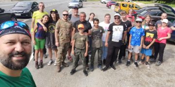 Drumeție pe Creasta Cocoșului: Un eveniment special pentru părinți și copii