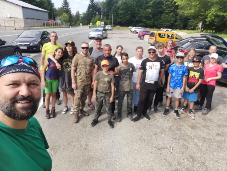 Drumeție pe Creasta Cocoșului: Un eveniment special pentru părinți și copii