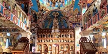 Slujbă de târnosire la Parohia Ortodoxă „Sfântul Mare Mucenic Dimitrie” din Poienile de sub Munte