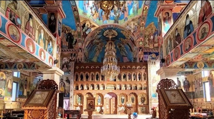 Slujbă de târnosire la Parohia Ortodoxă „Sfântul Mare Mucenic Dimitrie” din Poienile de sub Munte