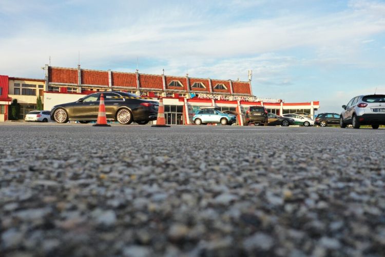 Anunţul Aeroportului Internaţional Maramureş. Călătorilor li se recomandă să nu îşi lase mașina în aeroport pe durata vacanței