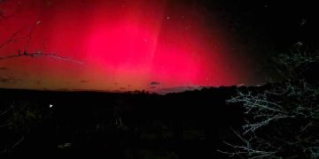 Aurora boreală, văzută din România. Spectacolul de pe cer a fost cauzat de furtuna geomagnetică