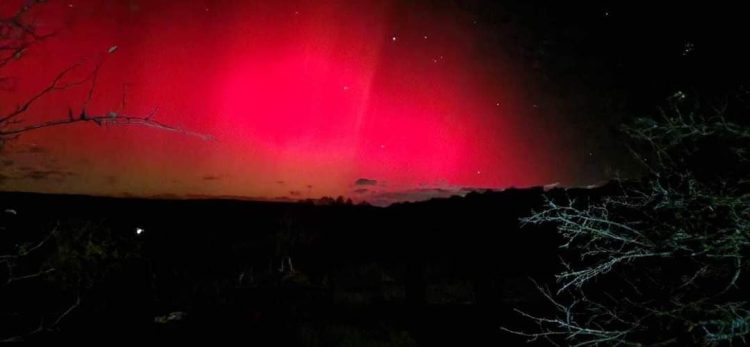 Aurora boreală, văzută din România. Spectacolul de pe cer a fost cauzat de furtuna geomagnetică