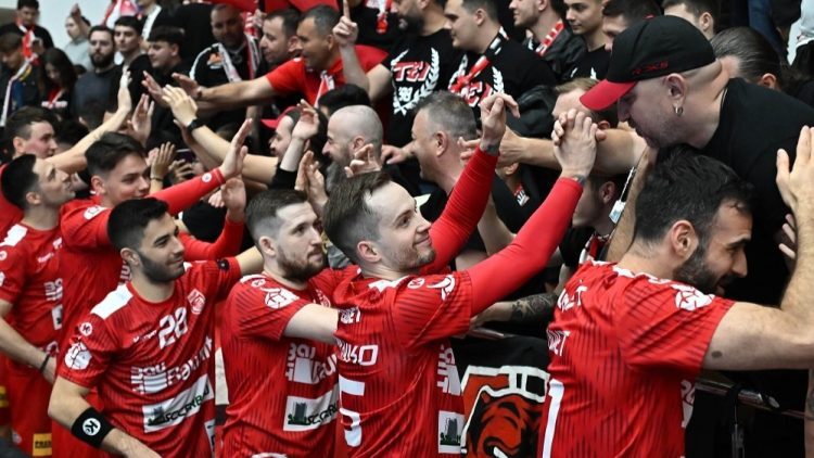Am ajuns acolo unde am fost acum 10 ani! Dinamo București s-a calificat în Final Four-ul EHF European League!