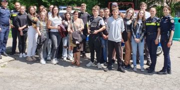 Polițiști au făcut echipă cu elevi ai Liceului Teoretic „Bogdan Vodă” din Vișeu de Sus pentru soluționarea unei intervenții