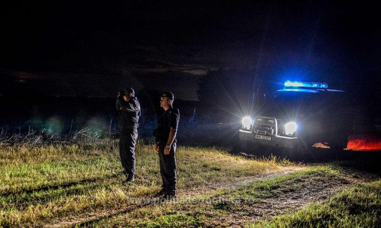 Un ucrainean care a trecut ilegal frontiera în zona Poienile de Sub Munte a fost depistat cu un pistol cu gloanțe de cauciuc