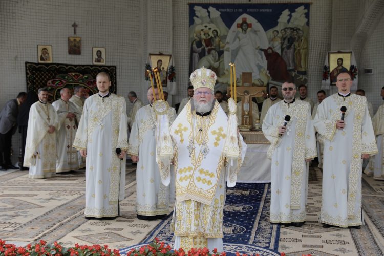 Sute de oameni au participat şi în acest an la hramul Mănăstirii Habra