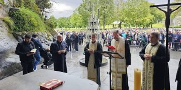 PS Vasile Bizău, în pelerinaj la Lourdes, alături de credincioșii greco-catolici din Paris