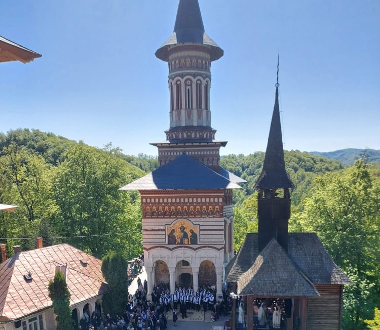 Programul sfintelor slujbe de Învierea Domnului şi în Săptămâna Luminată la Mănăstirea Sf. Ana Rohia
