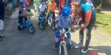 Polițiștii, implicați în educația rutieră a copiilor. O lecţie de neuitat la Grădinița cu Program Prelungit nr. 8 din Sighetu Marmaţiei