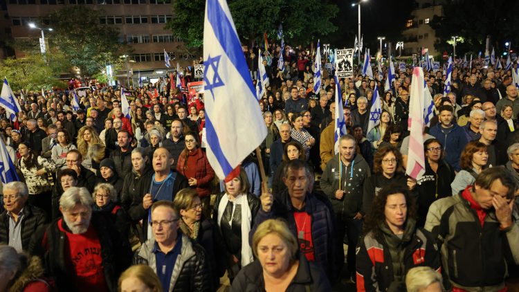 Tel Avivul cere eliberarea ostaticilor deţinuţi de Hamas