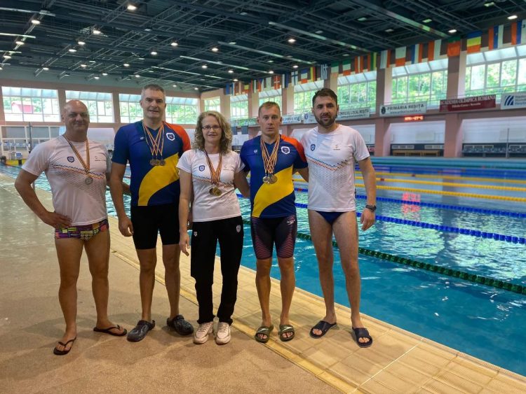 Înotătorii de la Gold Stars Baia Mare au adus acasă 17 medalii de la Campionatele Naționale de Natație Masters – Reșița