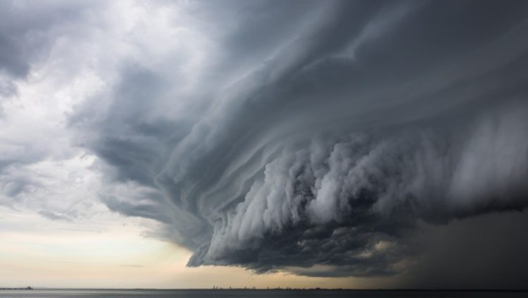 Alertă meteo! Ciclonul care a făcut ravagii în Europa ajunge în România în această seară