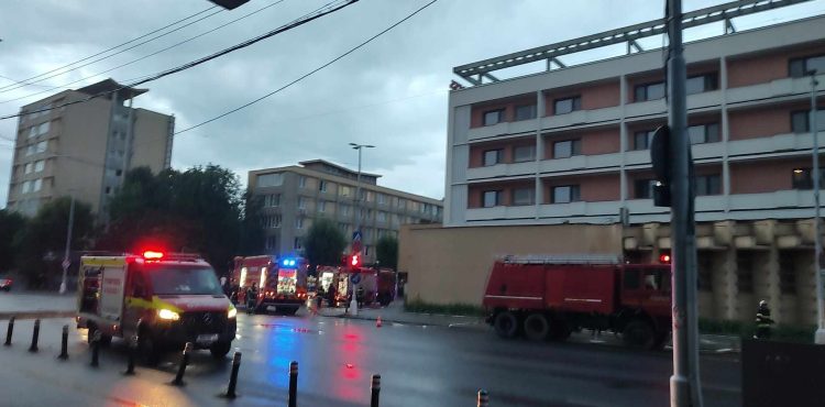 Incendiu la Hotel Rivulus din Baia Mare – foto