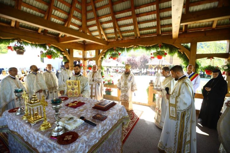 Slujbă arhierească la Parohia Ortodoxă „Sfântul Ioan Valahul” din Valea Muntelui – Bârsana