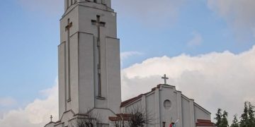 Liturghie Arhierească la Biserica „Sfinţilor Apostoli Petru şi Pavel” de Înălţarea Domnului