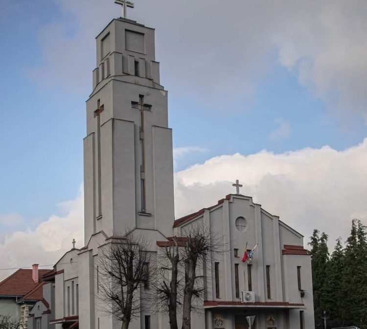 Liturghie Arhierească la Biserica „Sfinţilor Apostoli Petru şi Pavel” de Înălţarea Domnului