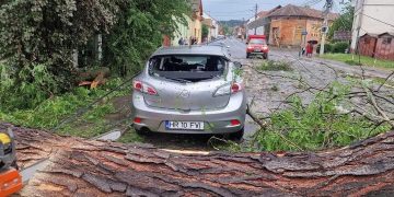 Circulația feroviară oprită între Beia și Mureni din cauza inundațiilor