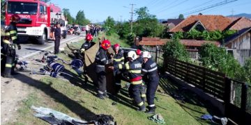 Autocar plin cu elevi care plecau în excursie, implicat într-un grav ACCIDENT. Un șofer de 22 de ani a murit