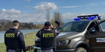 Ucrainean salvat din apele râului Tisa de polițiștii de frontieră maramureșeni