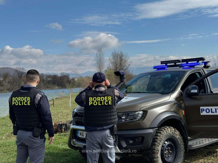 Ucrainean salvat din apele râului Tisa de polițiștii de frontieră maramureșeni