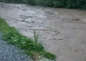Oraşul Borşa, măturat de viituri. Au intervenit pompierii militari