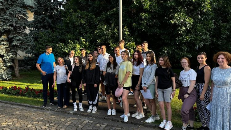 Start pentru proiectul ”PUNTE 2024”, la care vor participa 56 de elevi olimpici din Maramureș (România) și raioanele Strășeni, Hîncești și Ungheni (Republica Moldova)