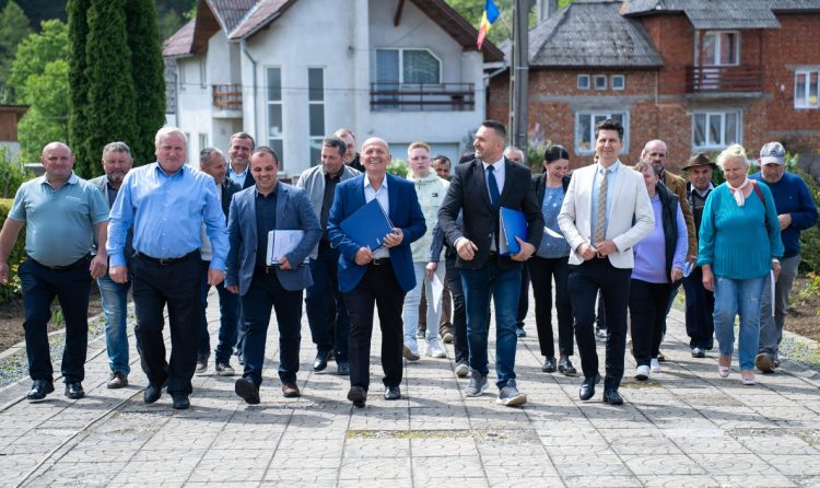 O gașculiță prietenă cu infracționalitatea vrea să pună mâna pe Primăria Suciu de Sus