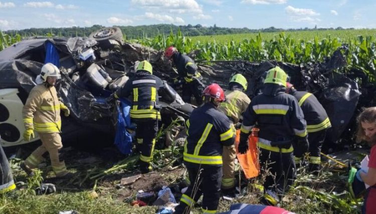 Grav accident rutier, soldat cu 14 morţi în Ucraina. Printre victime se află și un copil de șase ani