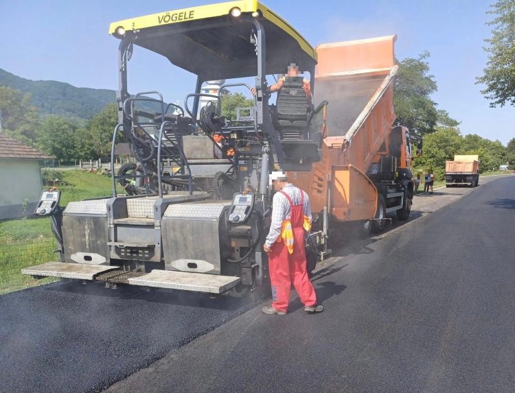 DN 18B: Liniște, toată lumea LINIȘTE! Se mai toarnă un kilometru de asfalt, mai tac proștii 4 ani