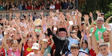 Vizita Preasfințitului Părinte Iustin la tabăra de vară organizată de Protopopiatului Ortodox Vișeu