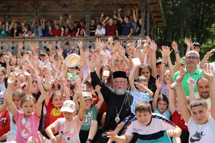 Vizita Preasfințitului Părinte Iustin la tabăra de vară organizată de Protopopiatului Ortodox Vișeu