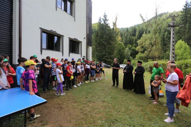 Vizită arhierească la tabăra de vară „Dragoste și prietenie”