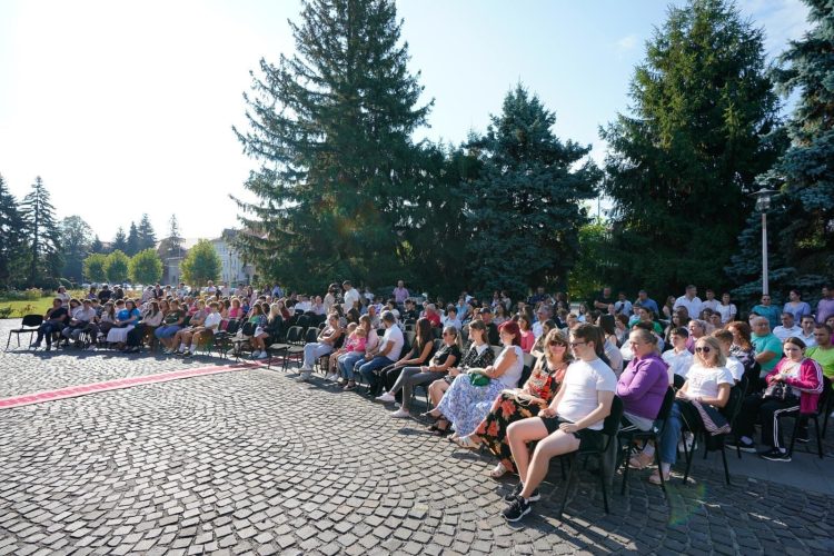 Elevii performeri au fost premiați de Consiliul Județean Maramureș