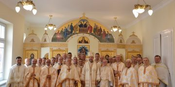 30 de ani de la absolvire. PS Vasile Bizău și-a întâlnit colegii preoți ai primei generații de studenți teologi de la Institutul „Episcop Dr. Alexandru Rusu” din Baia Mare