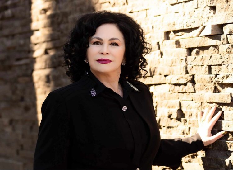  ”Blestemat a fi oricare” – de Valeria Bilț, lansat și în Baia Mare