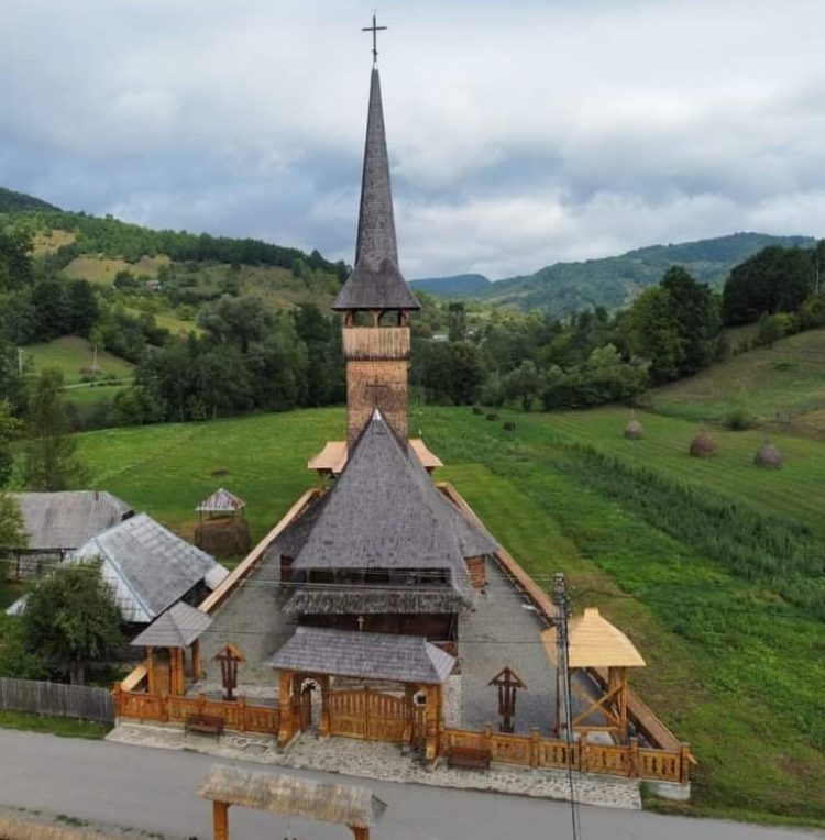 Invitație la hram în Stâmtura