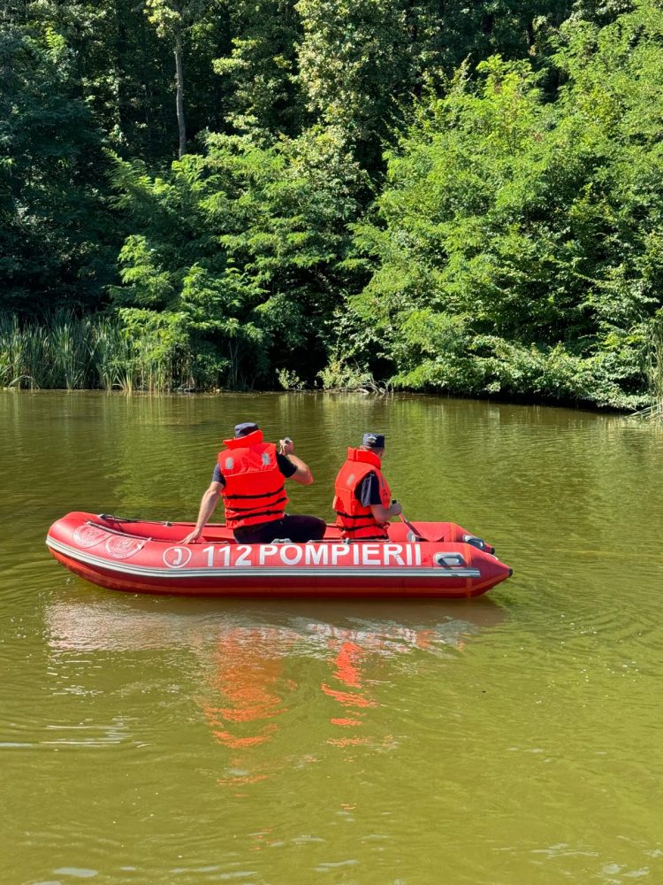 Un bărbat s-a înecat într-un lac de acumulare din apropierea localității Dumbrăvița. A fost găsit de pompierii băimăreni
