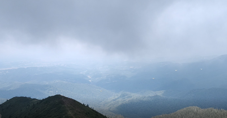 Ziua Aviației Române celebrată în Maramureș cu un survol deasupra Munților Țibleș