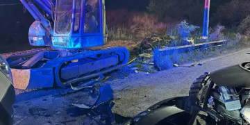 O clujeancă a MURIT, după ce a intrat cu mașina într-un buldozer parcat neglijent pe marginea drumului