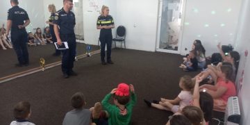 Poliţiştii Biroului Siguranță Școlară, alături de elevi şi în vacanţă