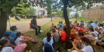 Poliţiştii Biroului Siguranţă Şcolară, prezenţi în taberele de vară din Maramureş