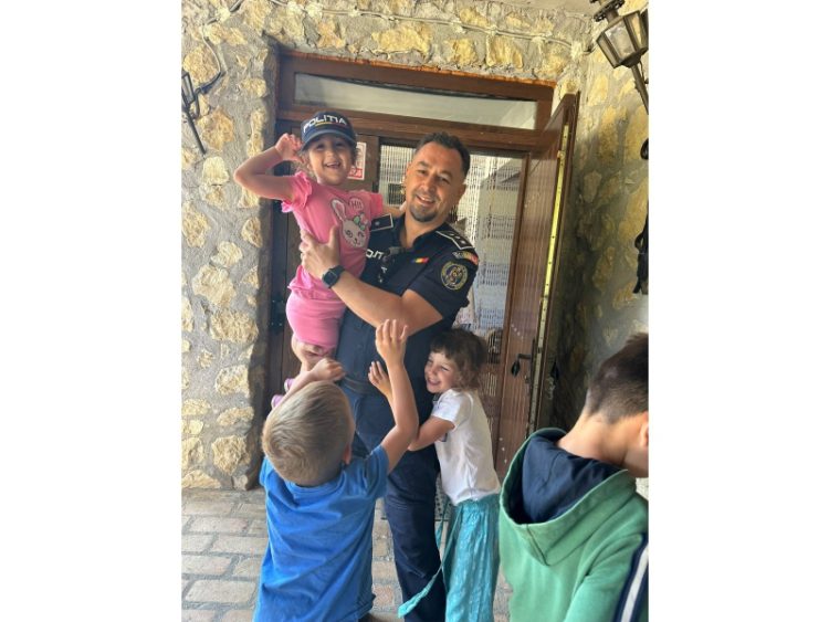 Ce mesaj au transmis polițiștii copiilor aflaţi în tabăra de la Curtuiușul Mare