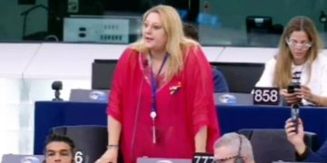Diana Șoșoacă, dată afară din plenul Parlamentului European. Asta am votat, asta avem!