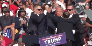 Trump, împușcat într-o tentativă de asasinat la un miting electoral / Atacatorul în vârstă de 20 de ani a fost ucis