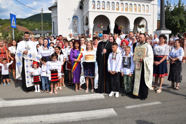 Sărbătoare la Viile Apei. Slujbă Maicii Domnului la Parohia „Sfinții Arhangheli Mihail și Gavril”