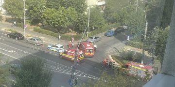 Impact între două autoturisme pe str. Aviatorilor din Baia Mare – foto