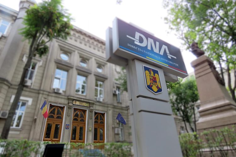DNA SIGHET. Promitea angajări la spital sau frontieră, în schimbul unor sume de bani