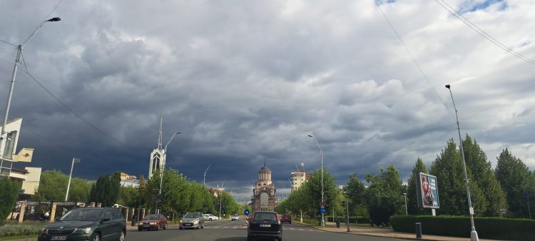 Cod galben de ploi cu grindină în mai multe localități