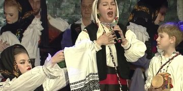 Maramureşeanca Maria-Casandra Hauşi va doini la Grădina Botanică din București la „Dor de Doină”